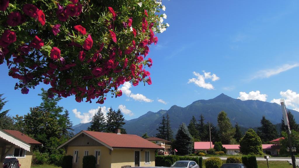 הופ Swiss Chalets Motel מראה חיצוני תמונה
