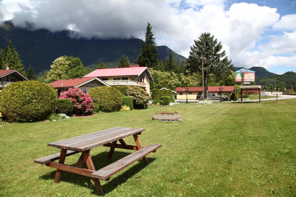 הופ Swiss Chalets Motel מראה חיצוני תמונה