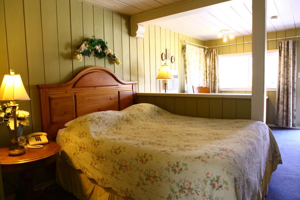 הופ Swiss Chalets Motel מראה חיצוני תמונה