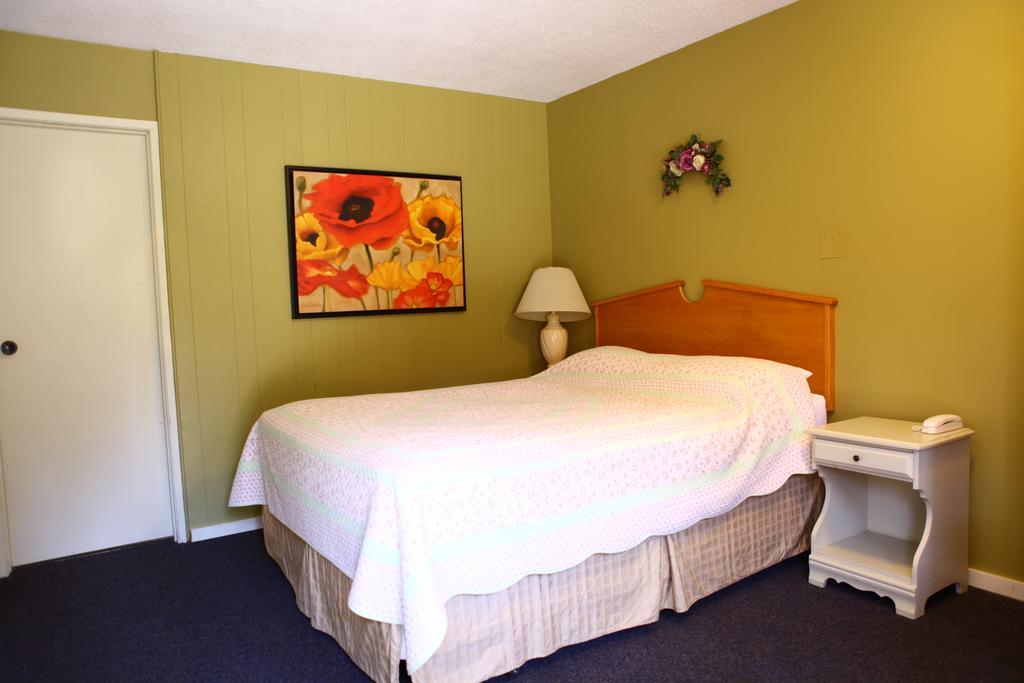 הופ Swiss Chalets Motel מראה חיצוני תמונה