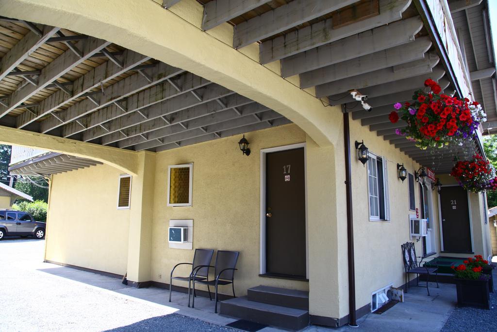 הופ Swiss Chalets Motel מראה חיצוני תמונה